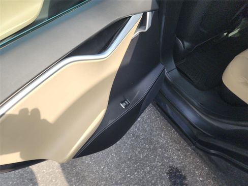 Used 2016 Tesla Model S 90D image 17