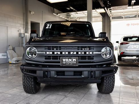 Used 2021 Ford Bronco Black Diamond image 3