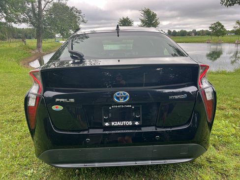Used 2017 Toyota Prius Two w/ Prius Two Safety Plus Package FWD image 9