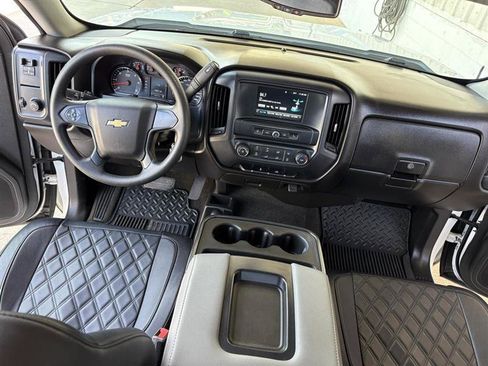 Used 2018 Chevrolet Silverado 1500 Custom w/ Custom Value Package AWD/4WD image 22