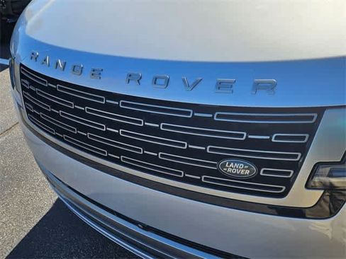 Used 2023 Land Rover Range Rover SE image 12