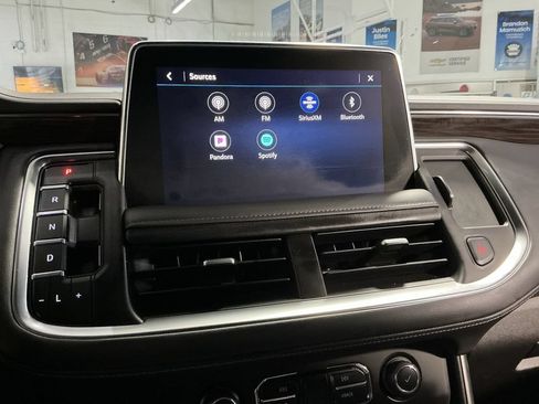 Used 2021 Chevrolet Suburban LT AWD/4WD image 19