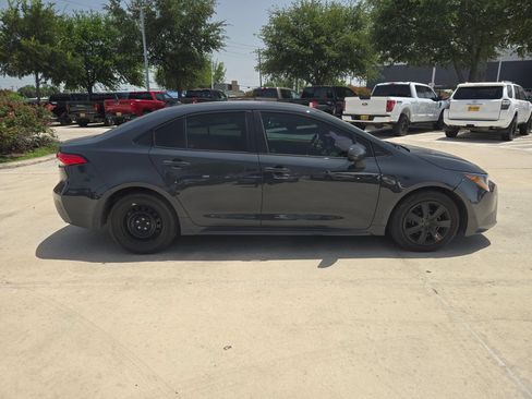Used 2023 Toyota Corolla LE FWD image 2