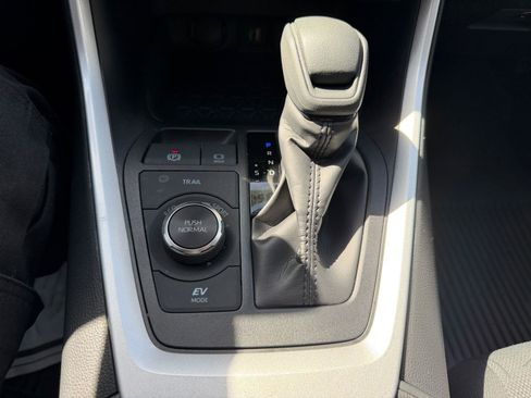 Used 2025 Toyota RAV4 XLE w/ Convenience Package image 22