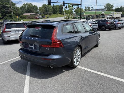 Used 2020 Volvo V60 T5 Momentum FWD image 4