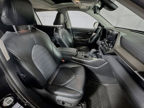 Used 2020 Toyota Highlander XLE image 27