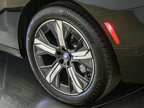 Used 2023 BMW iX xDrive50 w/ Sport Package AWD/4WD image 10