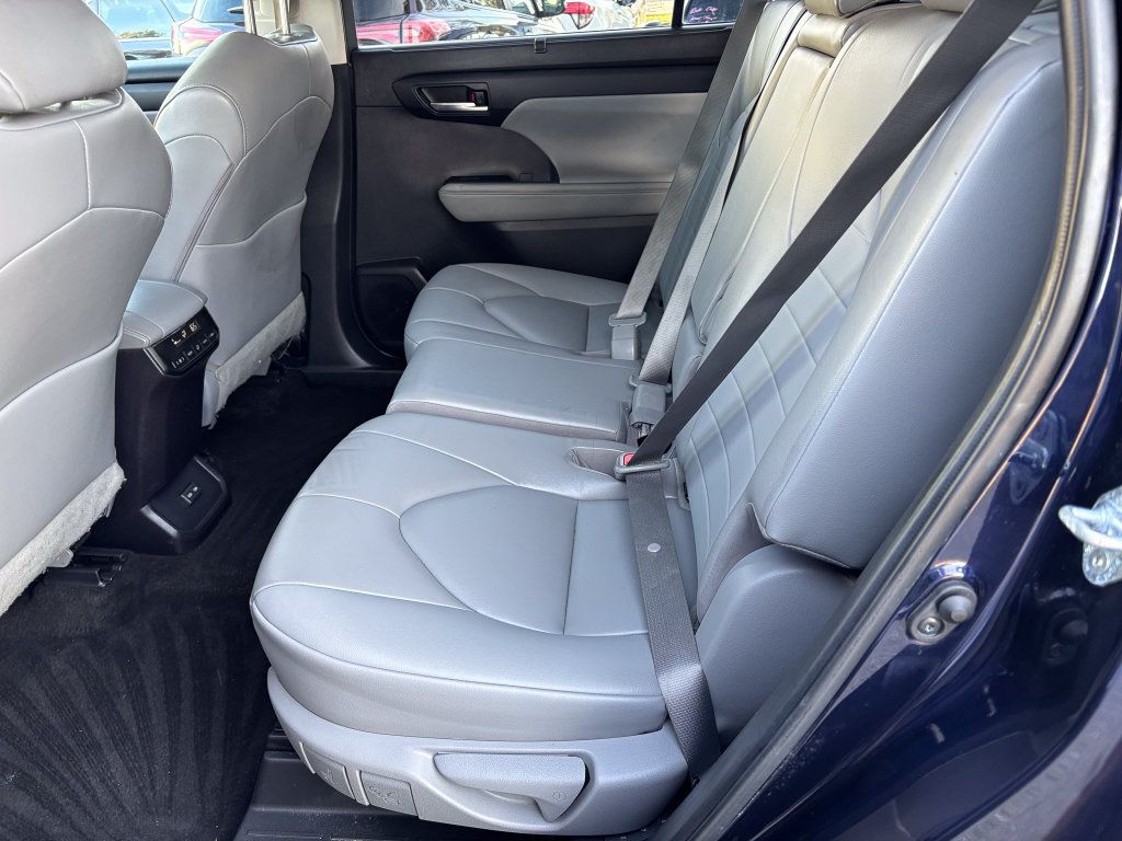 Used 2023 Toyota Highlander XLE AWD/4WD image 46