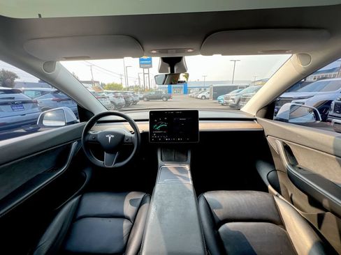 Used 2021 Tesla Model Y Long Range AWD/4WD image 17