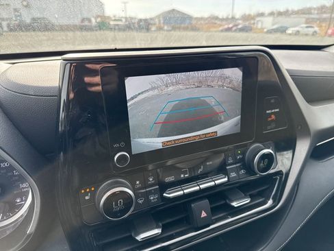 Used 2023 Toyota Highlander XLE image 8