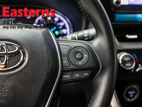 Used 2024 Toyota Venza LE image 16