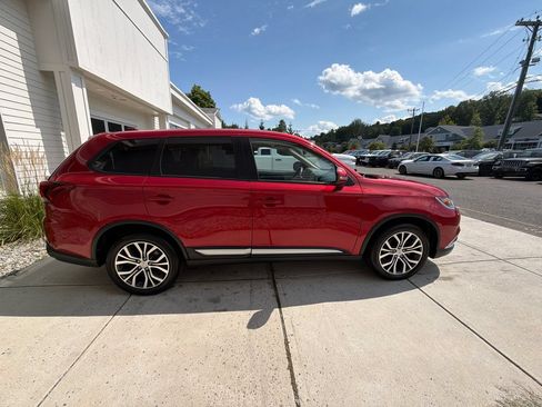 Used 2018 Mitsubishi Outlander SE AWD/4WD image 6