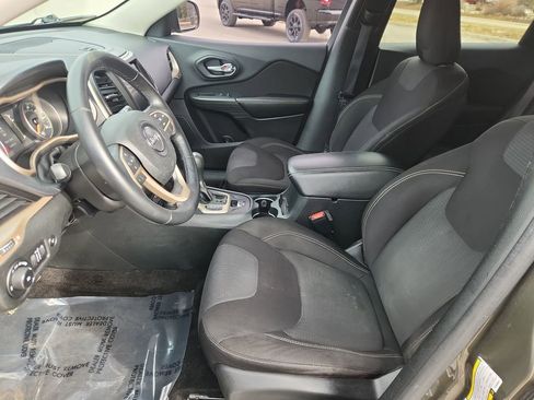 Used 2015 Jeep Cherokee Latitude w/ Comfort/Convenience Group image 10