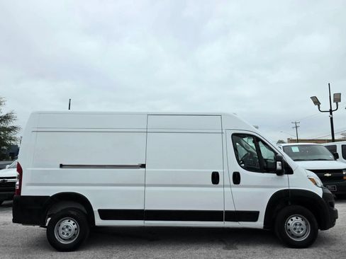Used 2023 RAM ProMaster 2500 FWD image 2
