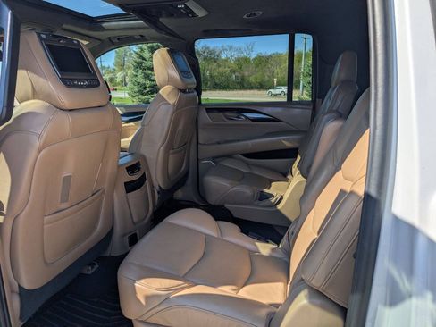 Used 2019 Cadillac Escalade ESV Platinum AWD/4WD image 15