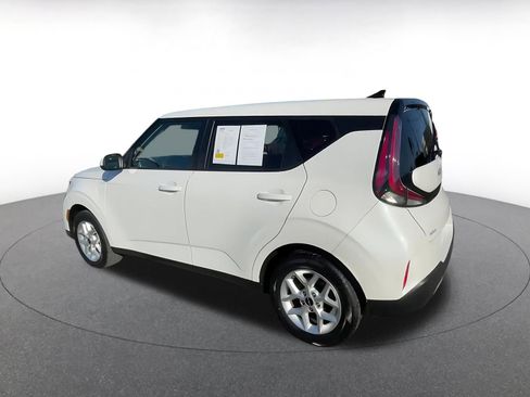 Used 2025 Kia Soul LX w/ LX Technology Package image 10