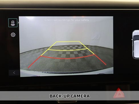 Used 2025 Kia Carnival EX image 6