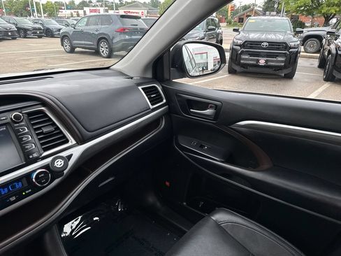 Used 2019 Toyota Highlander Limited AWD/4WD image 30