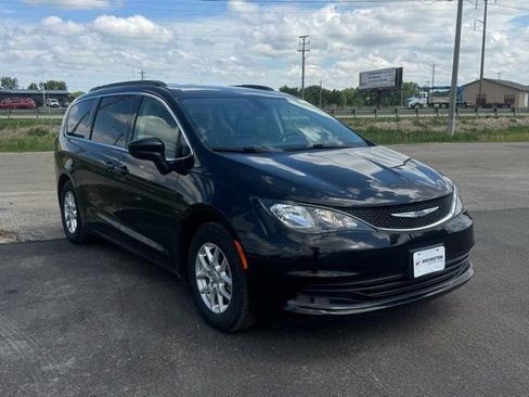 Used 2020 Chrysler Voyager Lxi FWD image 34