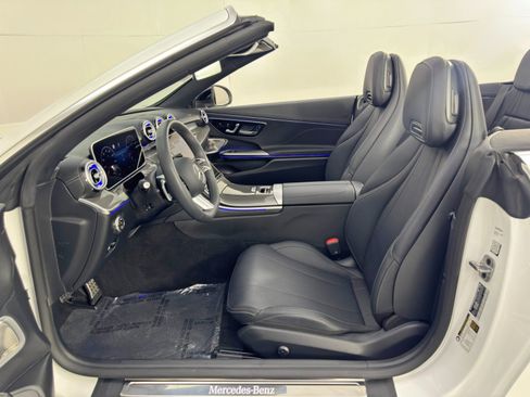 Used 2025 Mercedes-Benz CLE 300 4MATIC Cabriolet w/ Night Package image 16