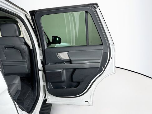 Used 2025 Ford Expedition Active image 33