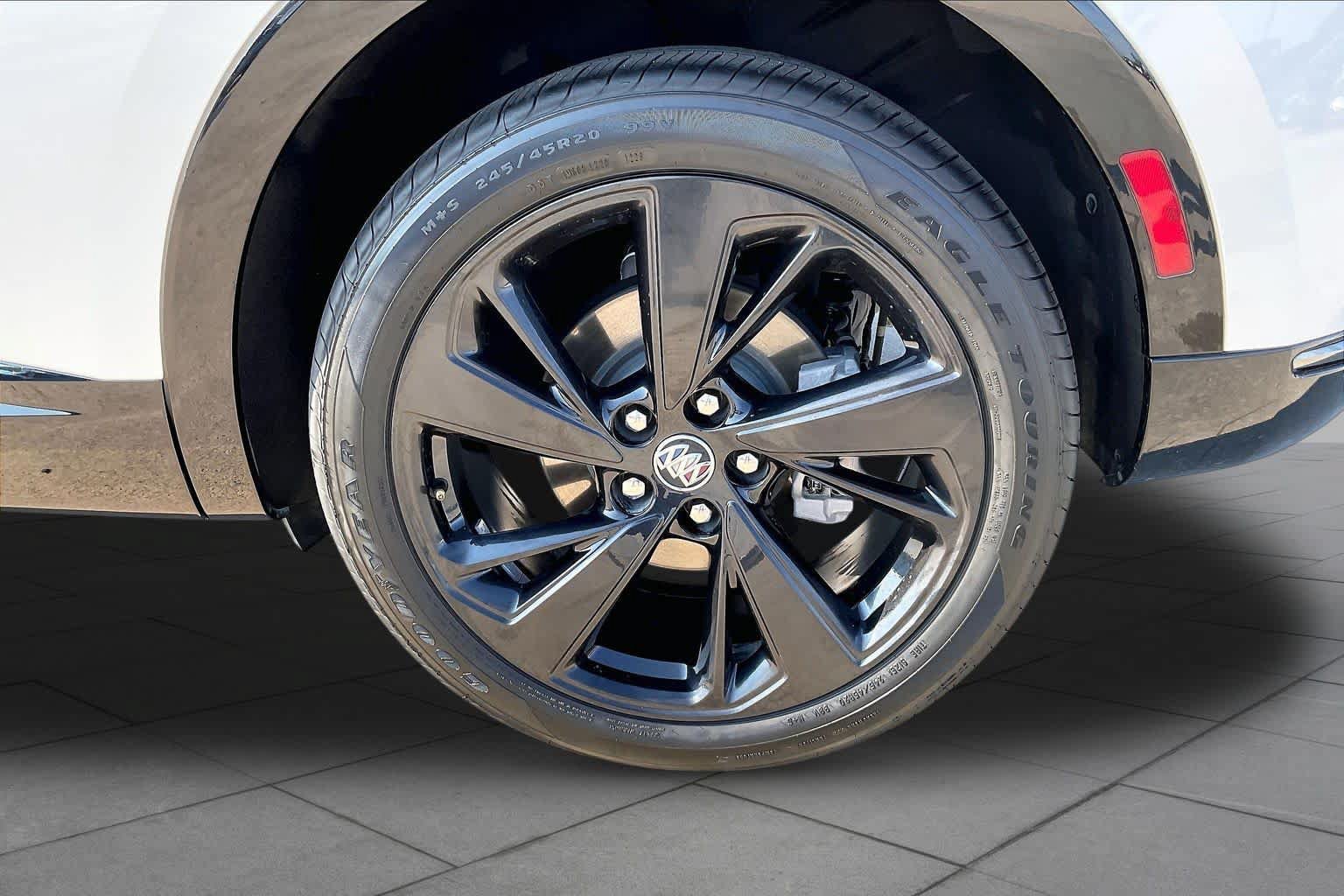 Used 2023 Buick Envision Essence w/ Sport Touring Package AWD/4WD image 21