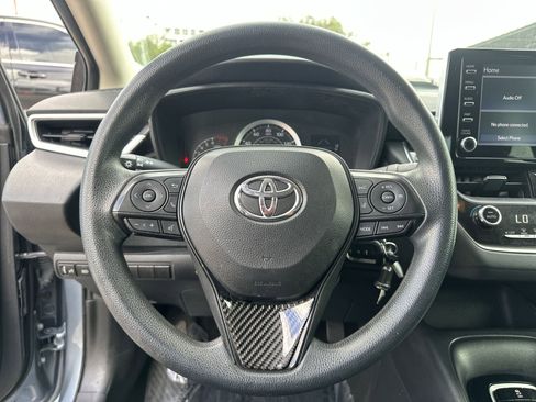 Used 2020 Toyota Corolla LE FWD image 11