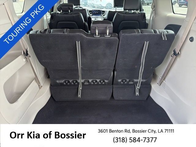 Used 2024 Chrysler Pacifica Touring-L FWD image 18
