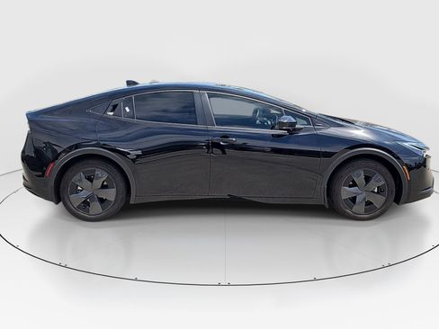 Used 2026 Toyota Prius LE FWD image 4