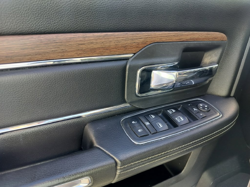 Used 2018 RAM 1500 Laramie AWD/4WD image 7