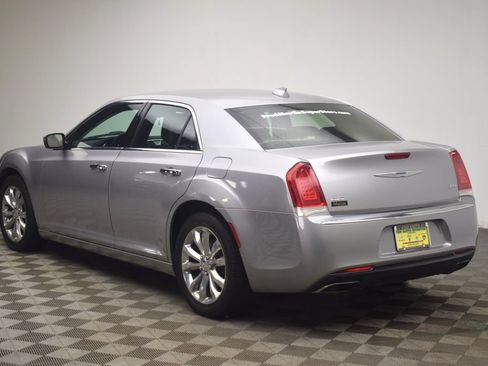 Used 2018 Chrysler 300 Limited AWD/4WD image 4
