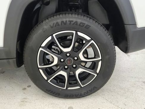 Used 2025 Jeep Compass Trailhawk AWD/4WD image 9