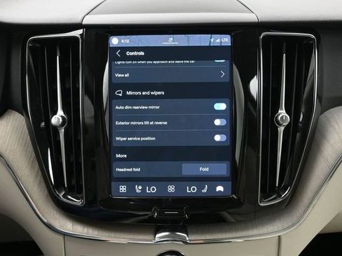 Certified 2023 Volvo XC60 B5 Plus w/ Climate Package FWD image 18