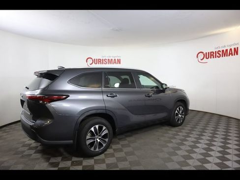 Used 2024 Toyota Highlander XLE AWD/4WD image 26
