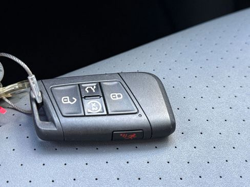 Used 2025 Volkswagen Jetta SE image 18