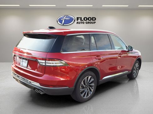 Used 2025 Lincoln Aviator AWD image 4