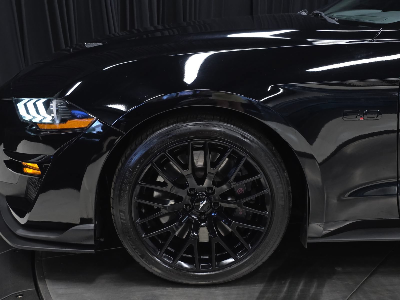 Used 2018 Ford Mustang GT Premium w/ GT Performance Package RWD image 39