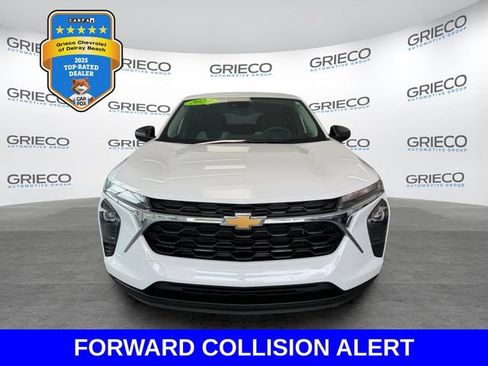 Certified 2024 Chevrolet Trax LS FWD image 2