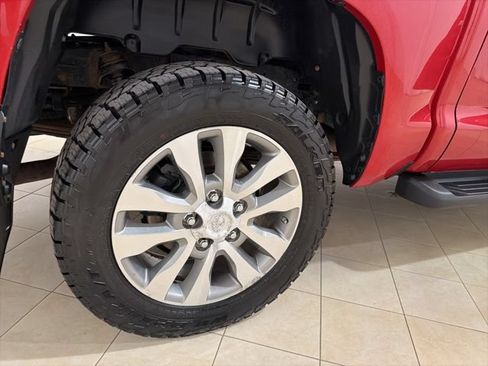 Used 2015 Toyota Tundra Limited w/ Limited Premium Package AWD/4WD image 28