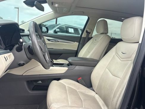 Used 2018 Cadillac XT5 Premium Luxury AWD/4WD image 3