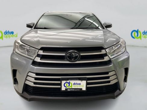 Used 2019 Toyota Highlander LE AWD/4WD image 15