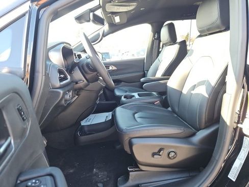 New 2026 Chrysler Pacifica Select image 33