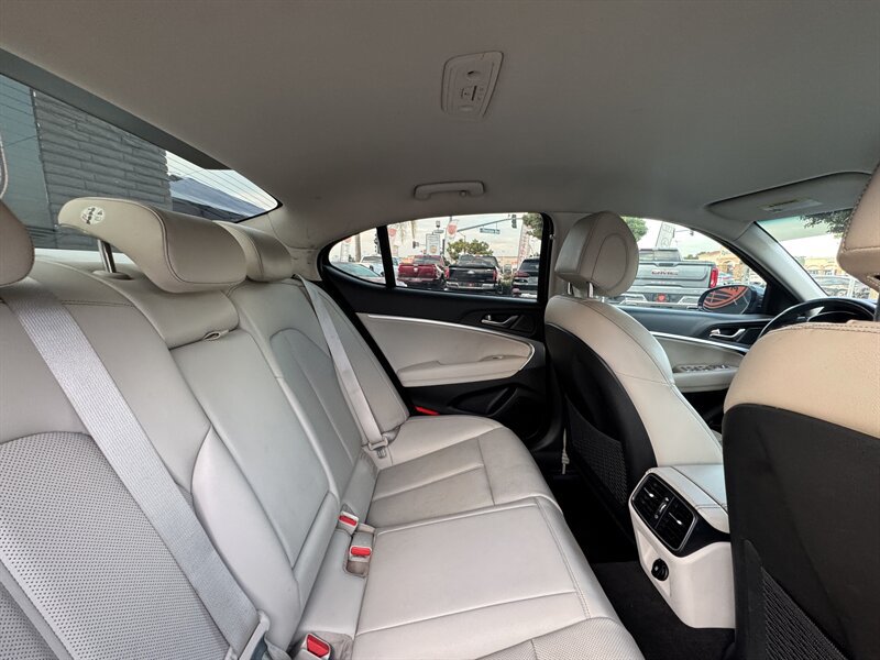 Used 2019 Genesis G70 2.0T Advanced RWD image 38