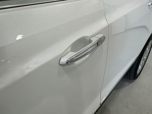 Used 2017 Cadillac XT5 Platinum w/ Driver Assist Package image 13