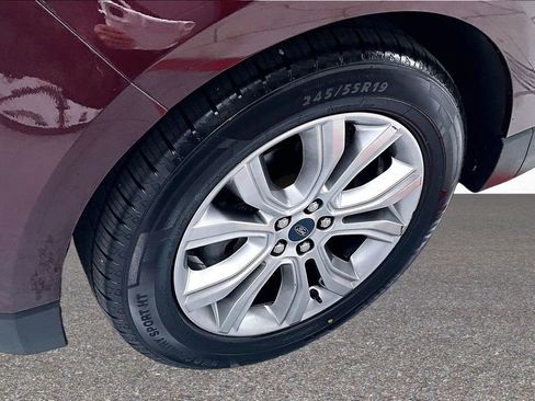 Used 2019 Ford Edge Titanium image 32