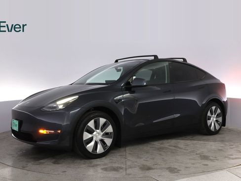 Used 2024 Tesla Model Y Long Range AWD/4WD image 18