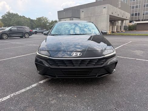 Used 2026 Hyundai Elantra SE FWD image 2