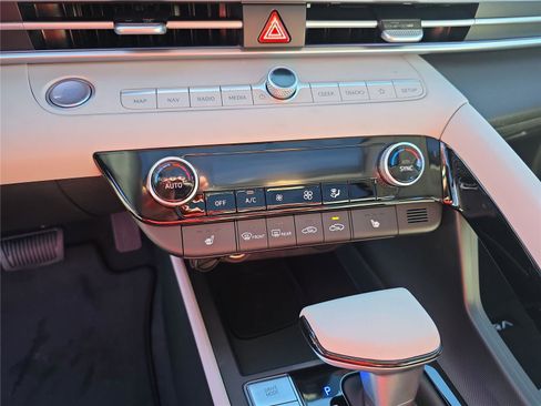 New 2026 Hyundai Elantra Limited image 17