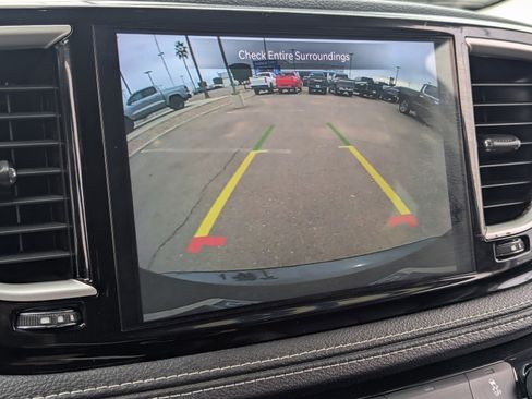 Used 2024 Chrysler Pacifica Select image 30