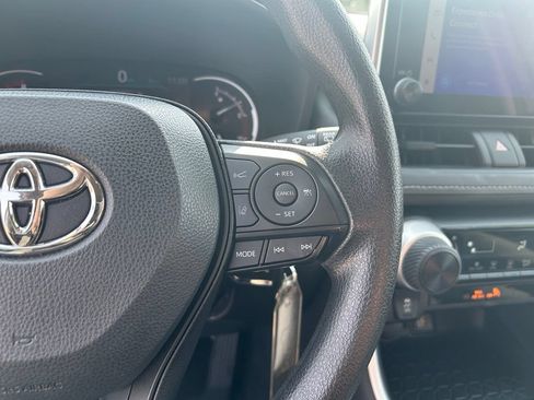 Used 2025 Toyota RAV4 LE AWD/4WD image 17